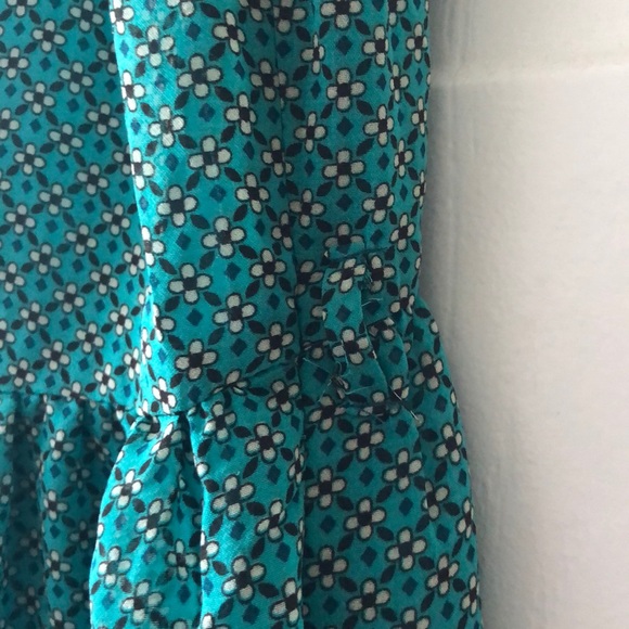 Sleeveless dress with keyhole back - Picture 4 of 4